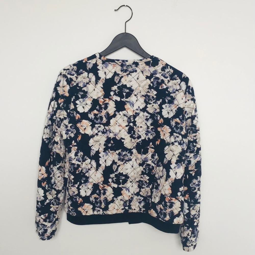 SOAKED IN LUXURY size M/L quilted jacket with blue/white/rose floral pattern - Picture 5 of 14
